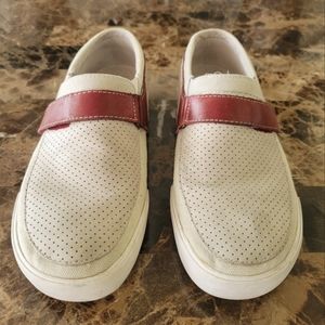 Men's Sz 9  Penguin low top